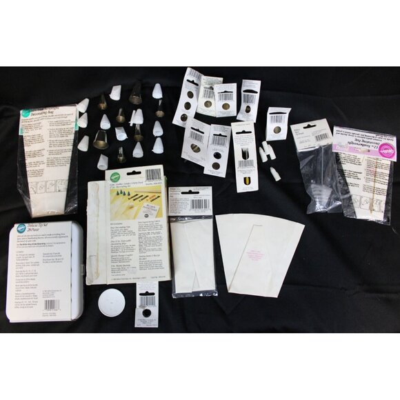 81 Pc Cake and Cookie Decorating Lot Featherweight Bag Steel Plastic Tips Tools - Picture 5 of 8